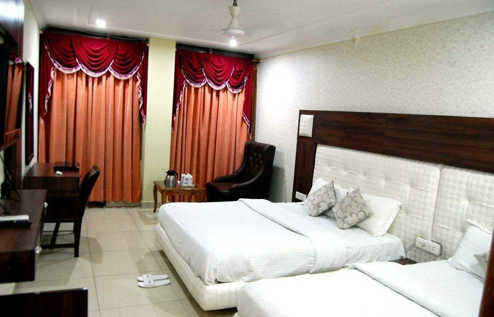 Hotel Diamond Plaza Chandigarh Luaran gambar