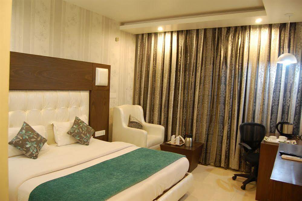 Hotel Diamond Plaza Chandigarh Luaran gambar